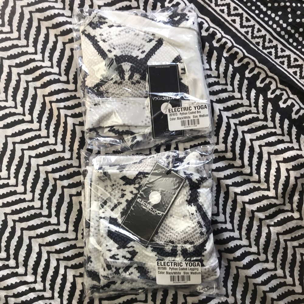 Electric Yoga Python Workout Set - image 6